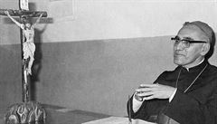 Óscar Romero na snímku z roku 1977. Zavradn byl o ti roky pozdji bhem...