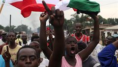 Lidé v Bujumbae stále protestují proti tetí kandidatue prezidenta Pierra...
