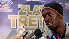 Jamajský sprinter Usain Bolt v zajetí noviná.