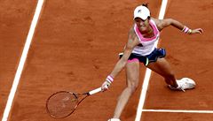 panlská tenistka Silvía Solerová zahrává míek bekhendem v utkání proti...