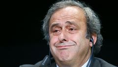 Prezident UEFA Michel Platini vystoupil proti znovuzvolení Seppa Blattera éfem...
