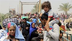Uprchlíci z dobytého Ramádí na pedmstí Bagdádu.