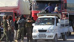 Ozbrojenci z radikální syrské Fronty an-Nusra provují na kontrolním...