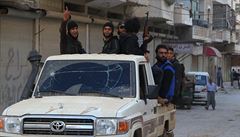 Islamisté oslavují v ulicích města Aríha své vítězství nad ozbrojenými silami...