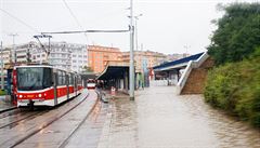 Praha pohřbila obří komplex u metra. Stáli za ním lidé blízcí Janouškovi