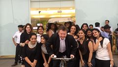 Regionální marketingový �editel Oriflamu pro ji�ní Asii Miroslav Kop�iva. Na...