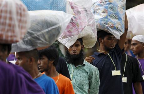 Bangladétí uprchlíci, nalezení na moi, míí zpt do zem pvodu.