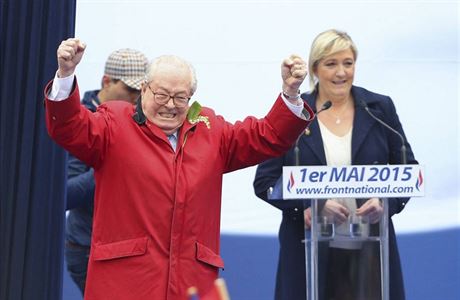 Nezvaný host. Stále ještě čestný předseda Národní fronty Jean-Marie Le Pen při...
