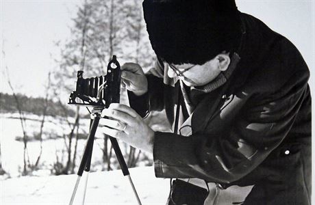 Ludvk Vaculk s fotoapartem ADOX, Lout, cca 1960.