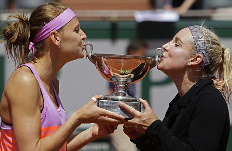 Unikátní bilance. Lucie afáová získala na letoním Roland Garros zlato a stíbro.