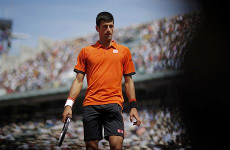 Novak Djokovic ped zaplnnmi tribunami stadionu Philippa Chatriera.