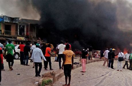 Výbuch cisterny na jihu Nigérie pipravil o ivot desítky lidí (ilustraní...