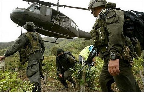 Zásah kolumbijské policie proti lenm narkomafie