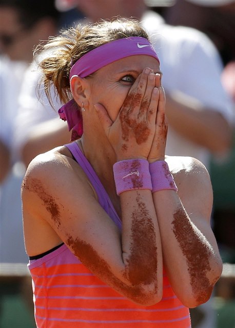 JE TO PRAVDA? Lucie afáová neme uvit postupu do finále Roland Garros.