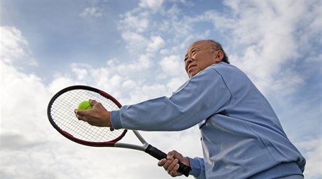 Sportující senior - ilustrační foto