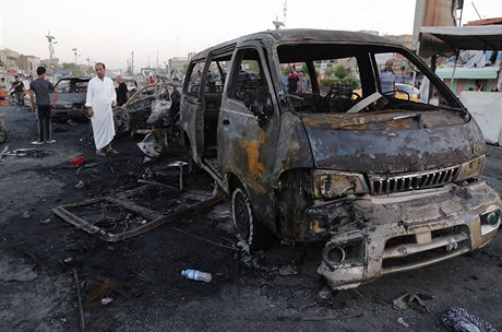 Následky bombového atentátu v Bagdádu (ilustraní snímek).