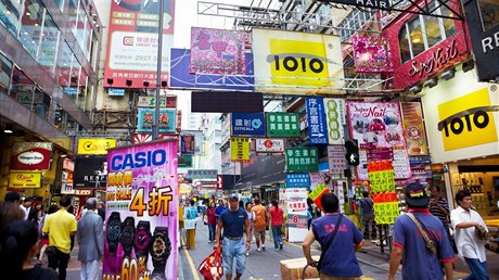 Mongkok, obchodní část Hongkongu.