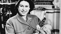 Fotografie z roku 1948. Královna Alžběta II. se synem Charlesem