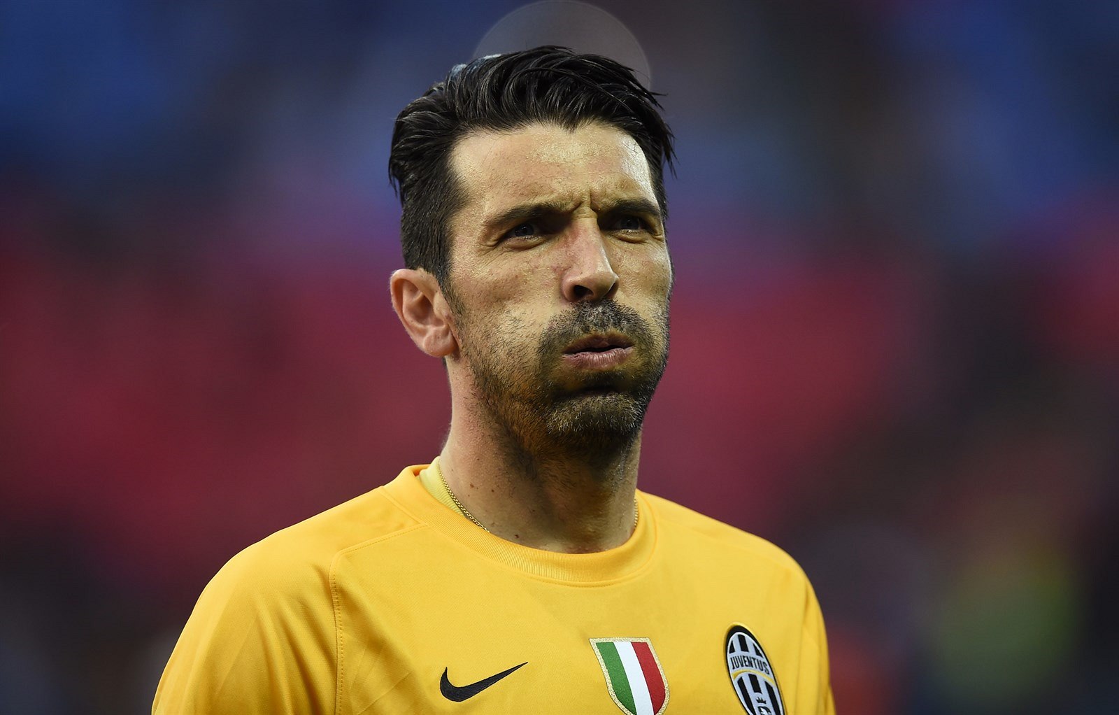 Gigi Buffon byl jedním z t�ch, kdo minelou darovali soupe�i gól.