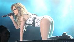 Jennifer Lopezová běhěm koncertu