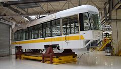 Na výrob nové tramvaje se podílí Opravna tramvají DPP v Hostivai.