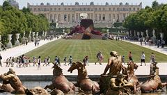 Kapoorv Dirty Corner ve Versailles, pohled zezadu.