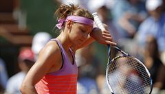 Lucie afáová oddychuje bhem semifinále Roland Garros proti An Ivanoviové...