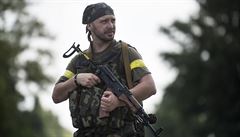 Ukrajinský voják ve východoukrajinské Marjince.