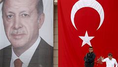 ‚Jsme muslimská země, pryč se sekulární ústavou.‘ Islamizace Turecka pokračuje