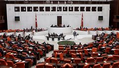 Tureck parlament rozhoduje o odebrn imunity odbojnch poslanc