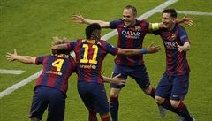 Rakiti, Neymar, Iniesta a Messi slaví úvodní branku finále Ligy mistr.