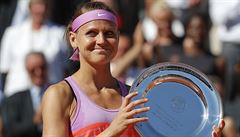 Lucie afáová se stíbrnou trofejí pro druhou nejlepí singlistu Roland Garros.