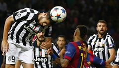 Momentka z finále Ligy mistr mezi Juventusem a Barcelonou.