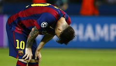 Messi zlomil fanynce ruku. Po nelidské ráně na stadionu omdlévala