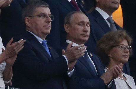 Vladimir Putin a prezident Mezinrodnho Olympijskho vboru Thomas Bach v Baku