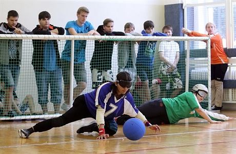 Kolektivní hra pro zrakov postiené s názvem goalball - ilustraní foto.