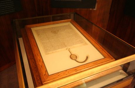 Kopie Magny charty libertatum v australském parlamentu v Canbeře.