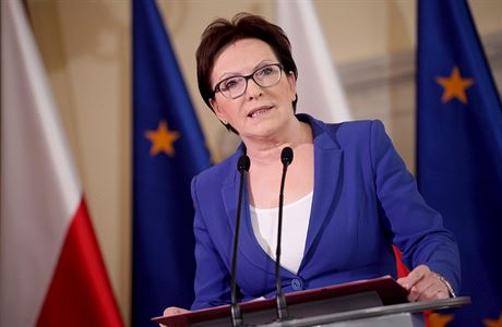 Polská premiérka Ewa Kopaczová na konferenci ve Varav.