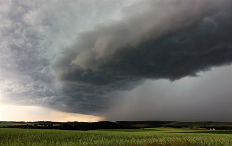 Na jemnickém nebi byla k vidní hrozivá mrana.