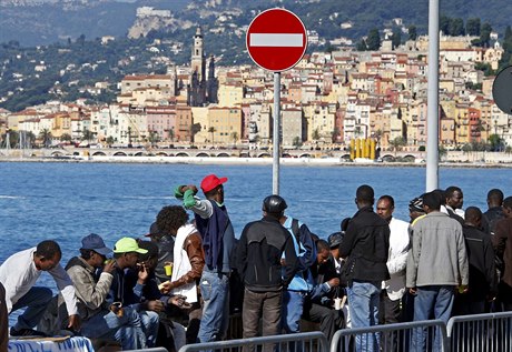 Uprchlícu postupn zaplavují Evropu