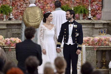 Princ Carl Philip a Sofia Hellqvistová si ekli své ano  v zámecké kapli ve...
