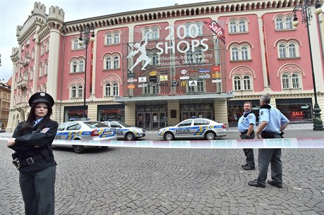 Policie 18. června odpoledne evakuovala obchodní centra Palladium (na snímku) a...