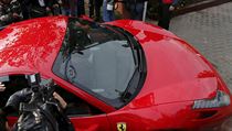 Vidalovo Ferrari, s nimž fotbalový záložník havaroval cestou z kasina.