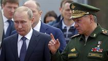 Vladimir Putin a rusk ministr obrany Sergej ojgu.