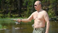 Vladimir Putin pi rybaení triko zásadn nenosí.