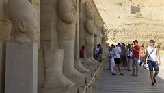 Turisté v chrámovém komplexu v Luxoru (ilustrační snímek). | na serveru Lidovky.cz | aktuální zprávy