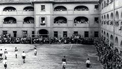 Fotbal v Terezn znovu ov. kolci hraj v historickch dresech tam, kde zpasili vzni nacismu