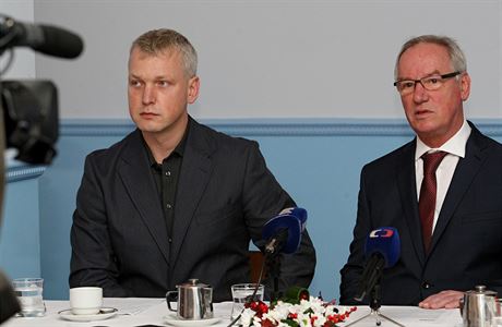 Podepsání koaliní smlouvy za Pro Ústí nad  Labem Martin Hausenblas a za ANO...