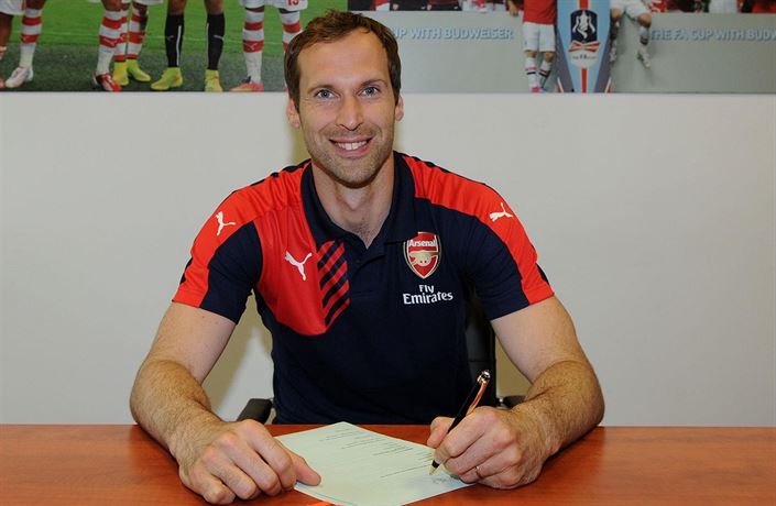 Petr �ech definitivn� po 11 letech opustil anglického �ampiona Chelsea a 26....