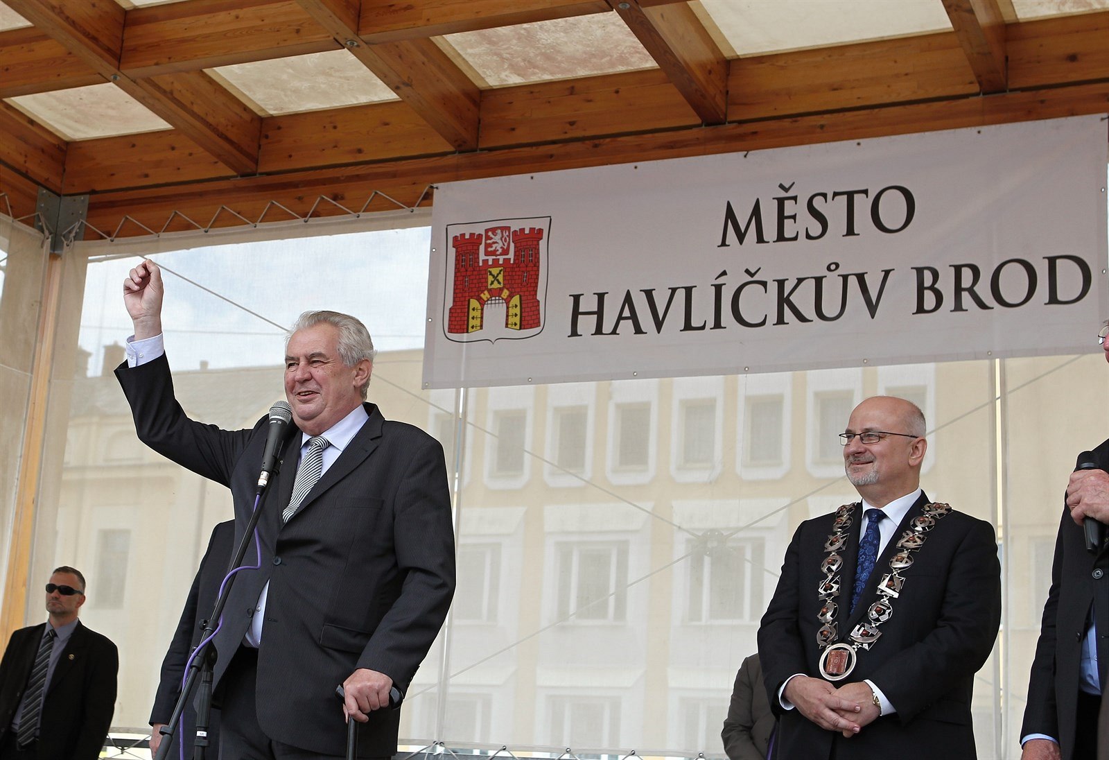 Prezident Milo� Zeman (vlevo) na náv�t�v� Kraje Vyso�ina.